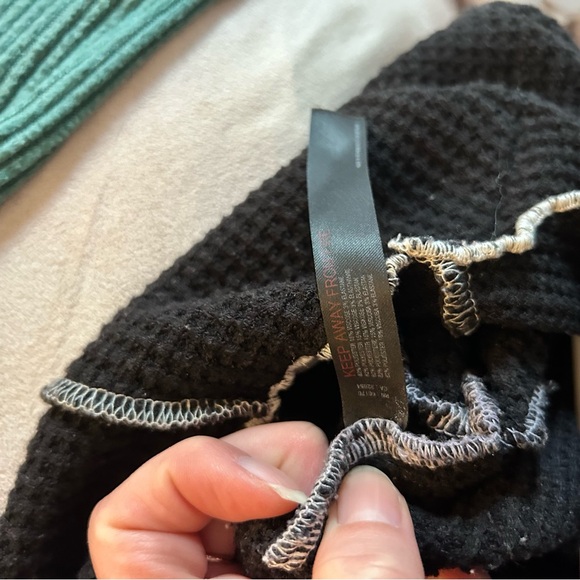 Urban Outfitter’s long sleeve black waffle knit top - Picture 4 of 5